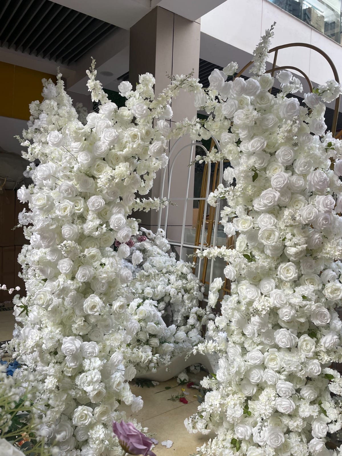 Location d'arche des fleurs blanches avec support inclus de 200 cm