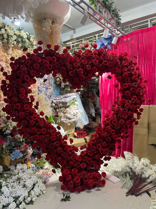 Location de fleurs rouges en coeur de 250 cm