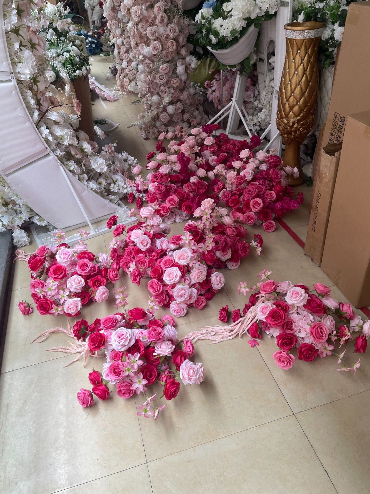 Location d'un set de trois fleurs roses de 80x40x40 cm set de 3 fleurs